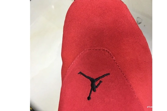AA2494-601 AIR JORDAN RED 18“ AA2494-601 SUEDE” 0813